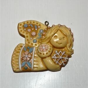 Vintage 1976 Hallmark Tree-Trimmer ANGEL Tree Treats Christmas Ornament